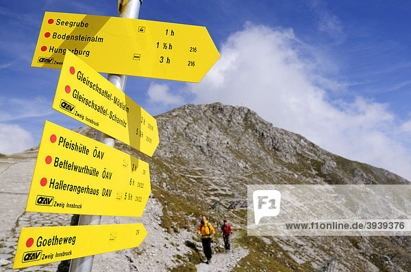 Signpost  Goetheweg trail  Karwendelgebirge mountains  Innsbruck  Tyrol  Austria  Europe