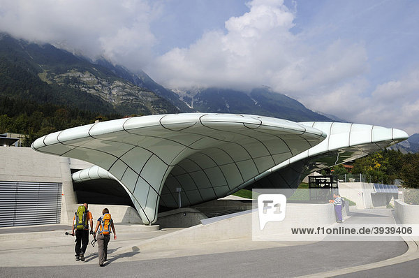 Nordkettenbahn Aerial tramway  Karwendelgebirge mountains  Innsbruck  Tyrol  Austria  Europe