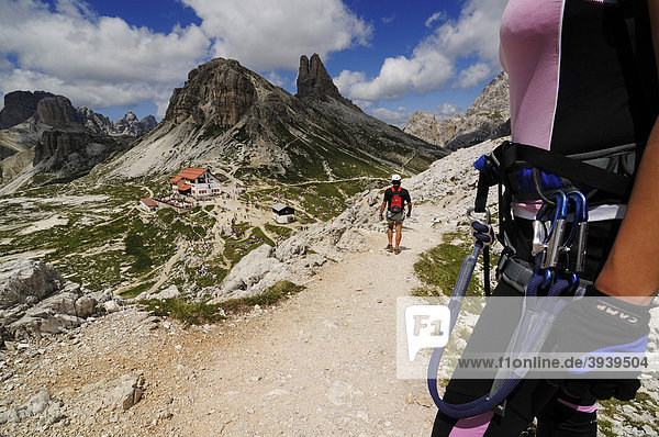 Kletterer bei Klettersteig-Tour auf den Paternkofel  Sextnerstein  Hochpustertal  Sextener Dolomiten  Südtirol  Italien  Europa