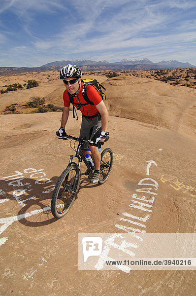 Mountainbiker am Slickrock Trail  Moab  Utah  USA