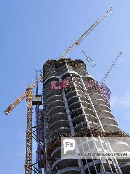 Hochhaus mit Baukränen im Stadtteil Dubai Marina  Dubai  Vereinigte Arbische Emirate  Naher Osten