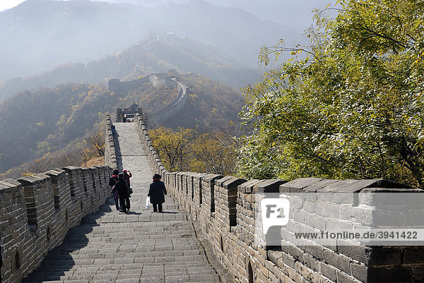 People walking over the Great Wall of China near Mutianyu  autumnal colours  near Beijing  China  Asia