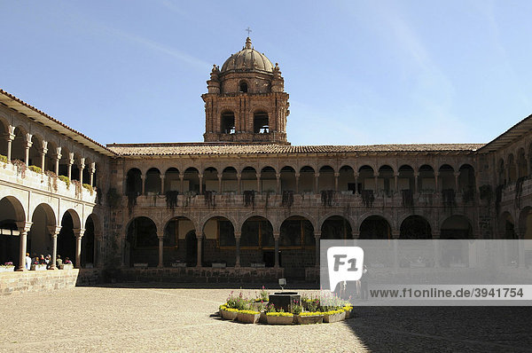 Courtyard  arcades  Santo Domingo Monastery  Cusco  Inca settlement  Quechua settlement  Peru  South America  Latin America