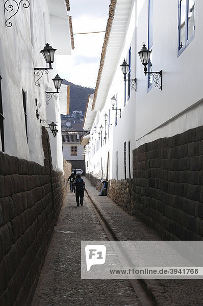 Narrow alleyway  Calle Romeritos  Cusco  Inca settlement  Quechua settlement  Peru  South America  Latin America