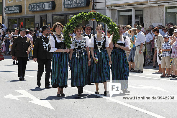 Trachten  Festzug  850-Jahr-Feier  Prien  Chiemgau  Oberbayern  Bayern  Deutschland  Europa