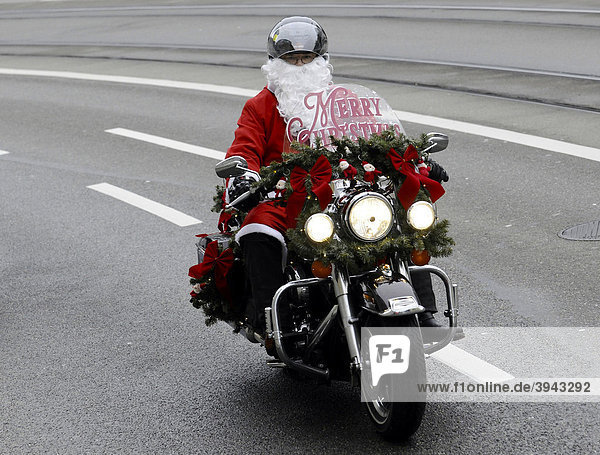 Weihnachtsmann auf Motorrad