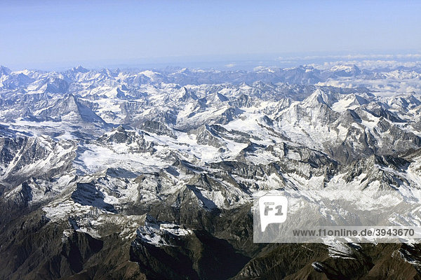 Luftbild Walliser Alpen mit Matterhorn  Dent Blanche  Zinalrothorn  Täschhorn  Weißhorn  Dom  Nadelspitze etc. von Südosten aus gesehen  Wallis  Schweizer Alpen  Schweiz  Europa