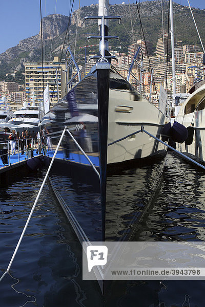 Bug einer Segelyacht  Hafen La Condamine  Monaco Yacht Show 2009  Fürstentum Monaco  CÙte d'Azur  Europa