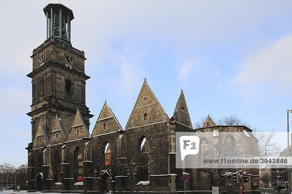 Ruine der Aegidienkirche im Winter  Hannover  Landeshauptstadt von Niedersachsen  Deutschland  Europa