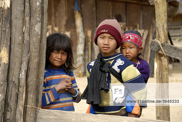 Poverty  children in a village  Akha Oma ethnic group  Sala Abe  Phongsali province  Laos  Southeast Asia  Asia