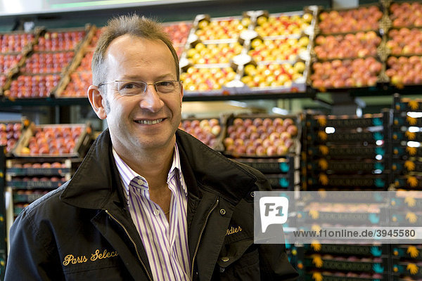 Didier IOLI  Chef von PARIS SELECT  Pavillon des Fruits et Legumes  Halle für Obst und Gemüse  Großmarkt Rungis bei Paris  Frankreich  Europa
