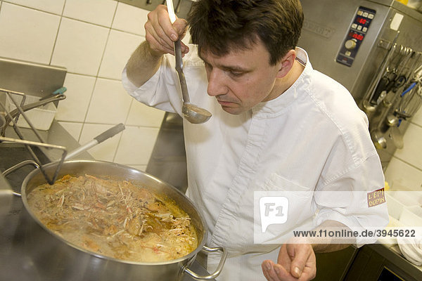 Francois PASTEAU in der Küche  Chef vom Restaurant L'Epi Dupin  6. Arrondissement  Paris  Frankreich  Europa