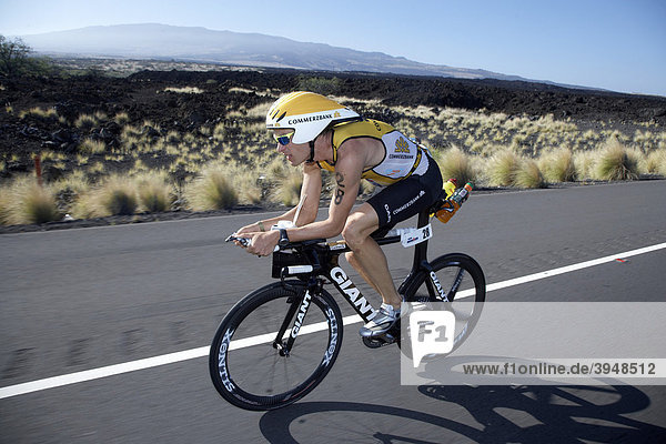Der deutsche Profi-Triathlet Timo Bracht auf der Radstrecke der Ironman-Triathlon-Weltmeisterschaft in Kona  Hawaii  USA