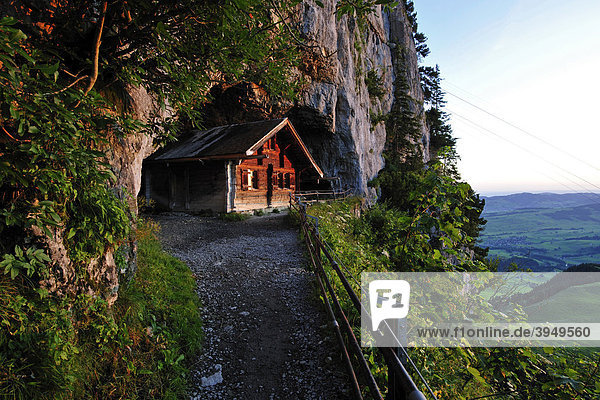 Wildkirchli unterhalb der Ebenalp  Alpsteingebirge  Kanton Appenzell  Schweiz  Europa