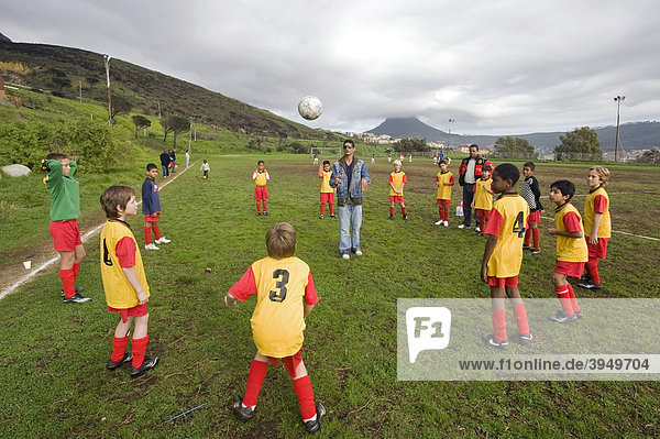 Jugend-Fußballmannschaft beim Training  Kapstadt  Südafrika  Afrika