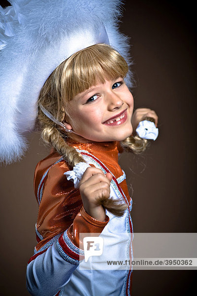 Girl  7  wearing a Gardetanz dance costume