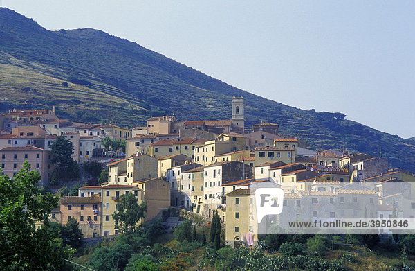 Ortsansicht von Rio Nell'Elba  Dorf  Elba  Insel Elba  Toskana  Italien  Europa