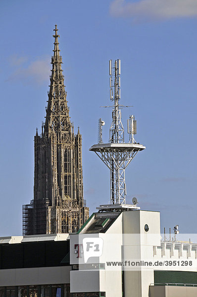 Ulmer Münster und Antennenturm der Telekom  Ulm  Baden-Württemberg  Deutschland  Europa
