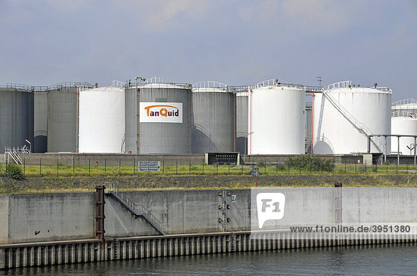 Groß-Tanks Für Mineralölprodukte Im Hafen Ruhrort, Tanklager, Duisburg ...