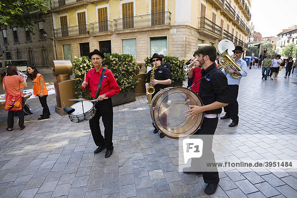 Band at the Placa de Santa Eulalia  Palma de Mallorca  Mallorca  Balearic Islands  Spain  Europe