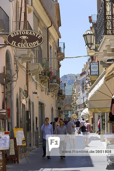 Main street  Corso Umberto  shopping mile  Taormina  province of Messina  Sicily  Italy  Europe