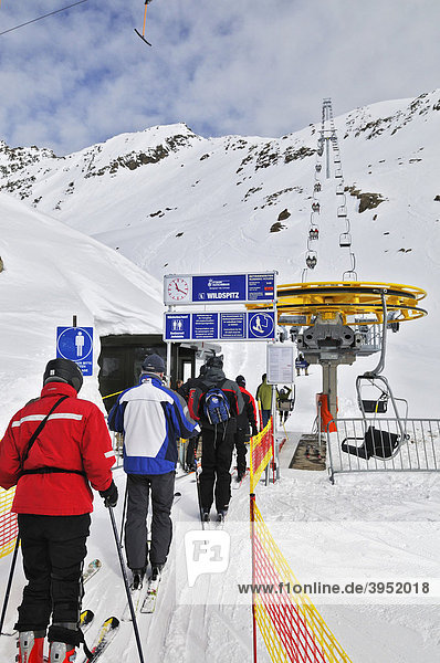 Chair lift to the Wildspitz mountain  Stubai glacier  Tyrol  Austria  Europe