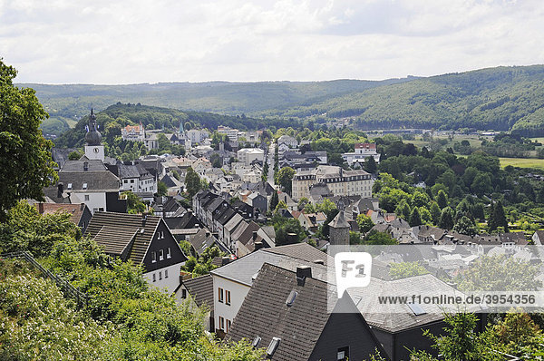 Altstadt  Stadtübersicht  Landschaft  Blick vom Schlossberg  Burg  Arnsberg  Sauerland  Nordrhein-Westfalen  Deutschland  Europa