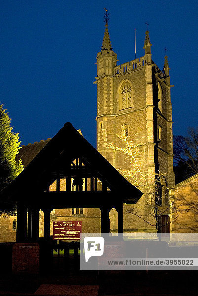 Kleine Kirche  Eingangstor  Dämmerung  Clevedon  Somerset  England  Großbritannien  Europa