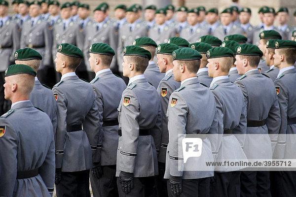 Recruits of the guard battalion of the Bundeswehr  German army  taking their ceremonial oath in front of the Reichstag building  Berlin  Germany  Europe