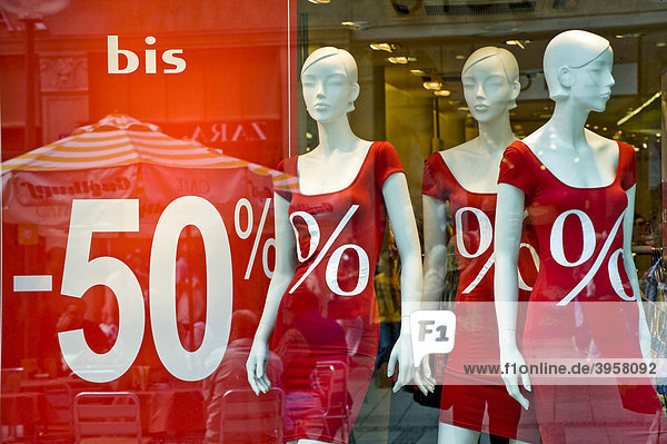 Summer sale  shop window with window dummies  price reduction - 50% discount