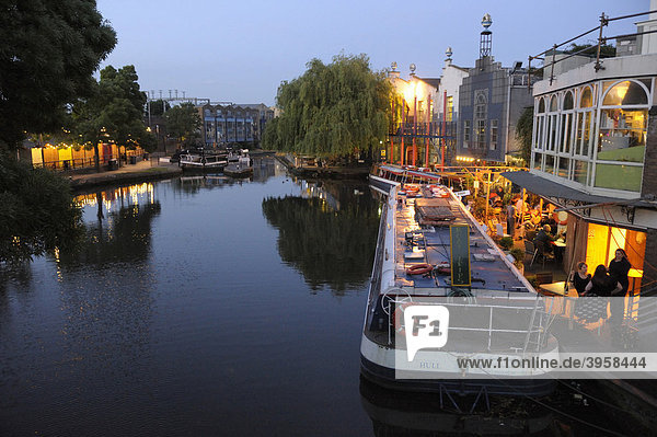 Kanal  Camden  abends  London  England  Großbritannien  Europa