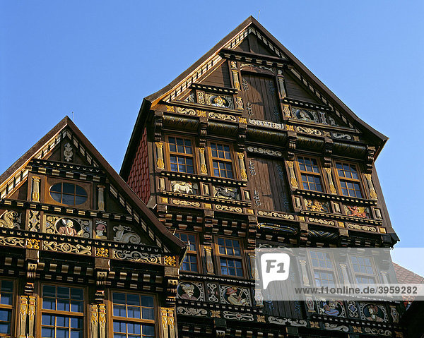 Dekorative Holzornamente am Wedekindhaus am historischen Marktplatz  Hildesheim  Niedersachsen  Deutschland