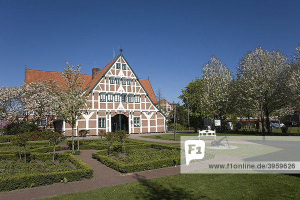 Historisches Rathaus von Jork  Altländer Bauernhaus  Altes Land  Niederelbe  Niedersachsen  Norddeutschland  Deutschland  Europa