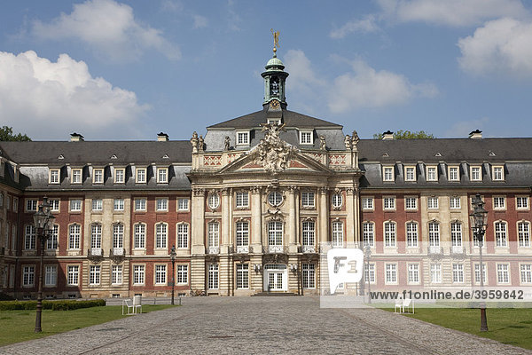 Barockes Residenzschloss  heute Universität Münster  Baumeister Johann Conrad Schlaun  Nordrhein-Westfalen  Deutschland  Europa