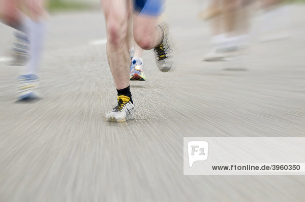 Marathonläufer mit Bewegungsunschärfe