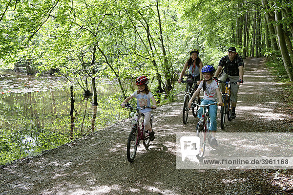 Cyclists near Leutstetten  Wuerm  Wuermtal valley  Fuenfseenland area  Upper Bavaria  Germany  Europe