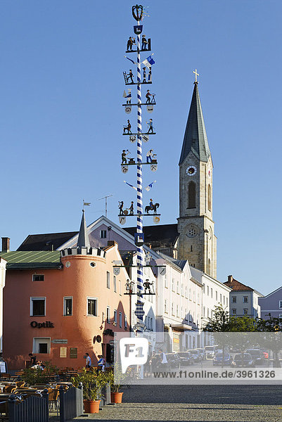 Marktplatz mit Pfarrkirche St. Peter und Paul,  Waldkirchen,  Bayerischer Wald,  Niederbayern,  Bayern,  Deutschland,  Europa