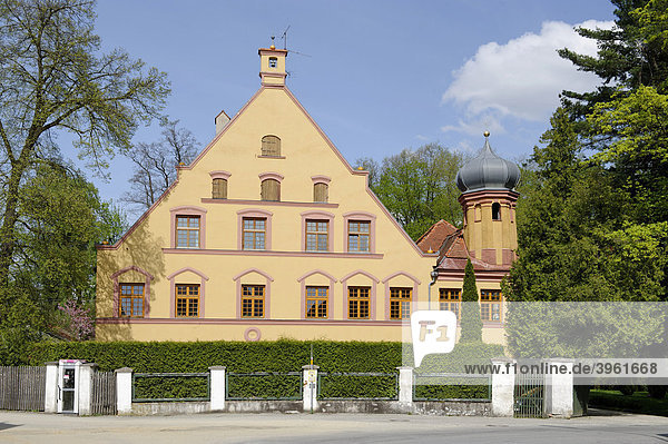Schloss der Grafen von Montgelas  Gerzen  Niederbayern  Bayern  Deutschland  Europa