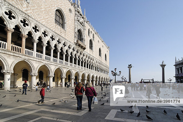 Palazzo Ducale  Doge's Palace at the Piazza San Marco  with the two columns of San Marco und San Teodoro  Venice  Venezia  Italy  Europe