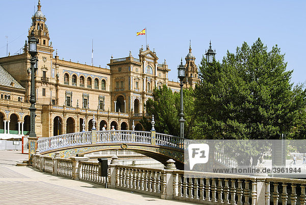 Spanischer Pavillon am Plaza de Espana  Sevilla  Andalusien  Spanien  Europa