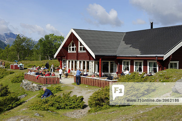 Gasthaus am Svartisen Gletscher  Norwegen  Skandinavien  Europa