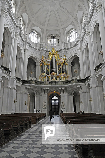 Innenansicht Kathedrale St. Trinitatis  Dresden  Freistaat Sachsen  Deutschland  Europa
