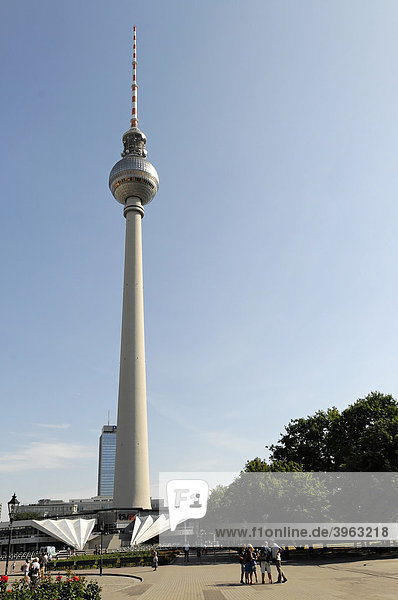 Fernsehturm am Alexanderplatz  Bundeshauptstadt  Berlin  Deutschland  Europa