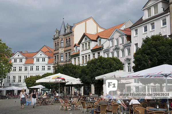 Street cafe on Kohlmarkt square  Braunschweig  Lower Saxony  Germany  Europe