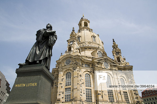 Altstadt  Neumarkt  Martin-Luther-Denkmal vor der Frauenkirche  Dresden  Sachsen  Deutschland