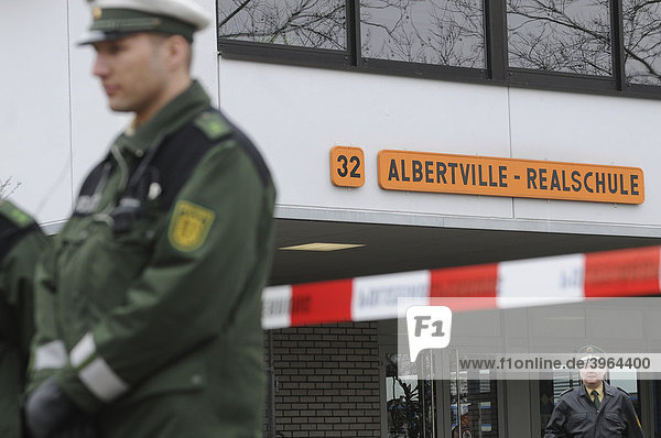 Rampage at Albertville Realschule school in Winnenden  policeman in front of the school building on the day after  Baden-Wuerttemberg  Germany  Europe