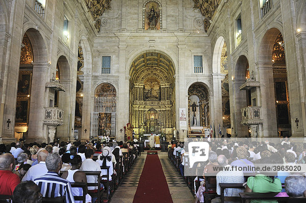 Easter Mass at the Catedral Basilica cathedral  Salvador  Bahia  UNESCO World Heritage Site  Brazil  South America
