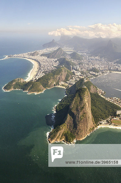 Luftbild von Rio de Janeiro und Zuckerhut  Brasilien  Südamerika