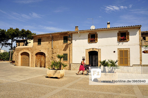 Historic houses in the historic centre of Alcudia  Majorca  Balearic Islands  Spain  Europe