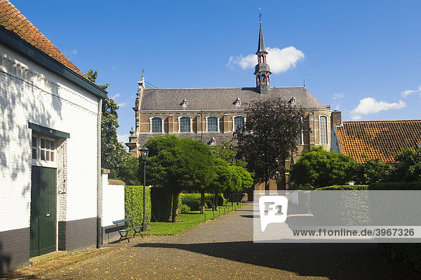 Kirche  Beginenhof von Hoogstraten  Unesco Weltkulturerbe  Belgien  Europa